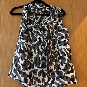 Theory Women's Black and White Patterned Blouse